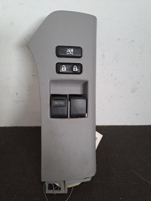 Image Interrupteur de leve vitre avant gauche - TOYOTA YARIS 2