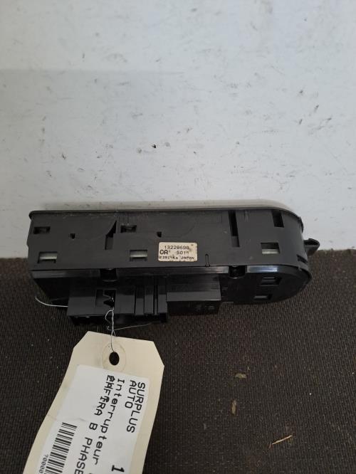 Image Interrupteur de leve vitre avant gauche - OPEL ZAFIRA B