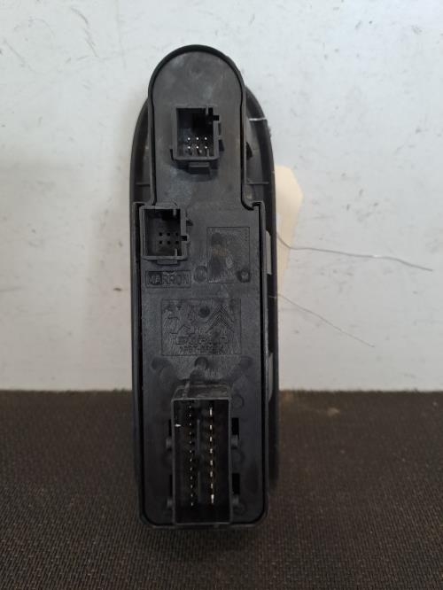 Image Interrupteur de leve vitre avant gauche - PEUGEOT 308 1 SW