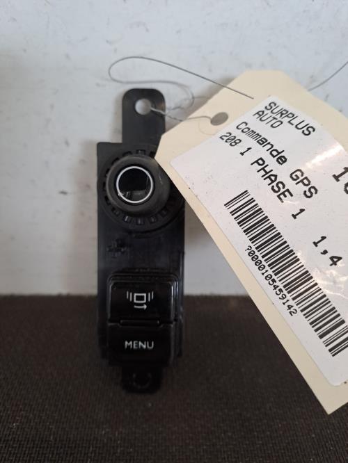 Image Commande GPS - PEUGEOT 208 1