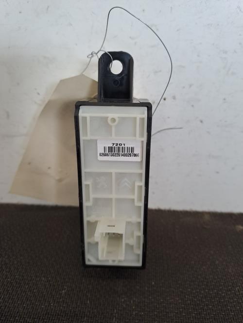 Image Commande GPS - PEUGEOT 208 1