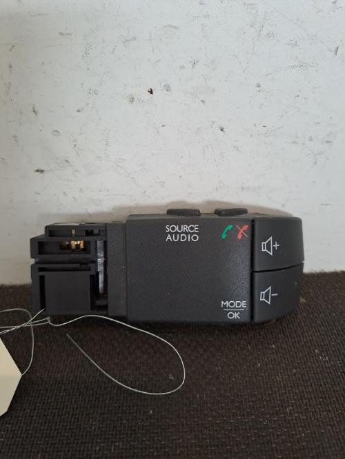 Image Commande autoradio - DACIA LOGAN 2