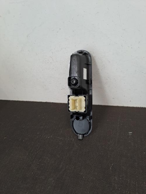 Image Interrupteur de leve vitre avant gauche - RENAULT TWINGO 3