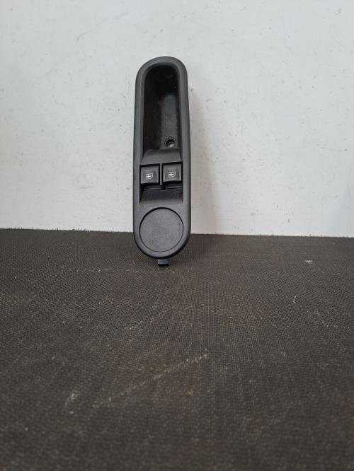 Image Interrupteur de leve vitre avant gauche - RENAULT TWINGO 3