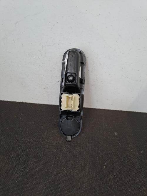 Image Interrupteur de leve vitre avant gauche - RENAULT TWINGO 3
