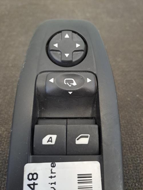 Image Interrupteur de leve vitre avant gauche - PEUGEOT 208 1