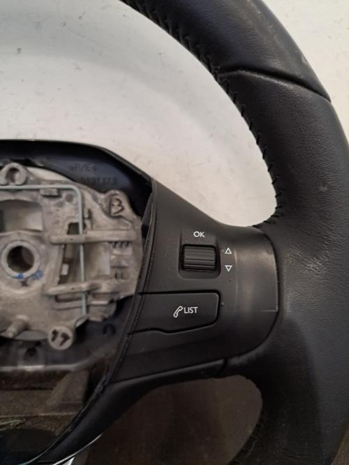 Image Volant - PEUGEOT 208 1