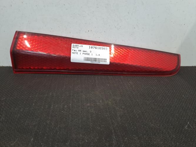 Image Enjoliveur de feu arriere droit - NISSAN NOTE 1