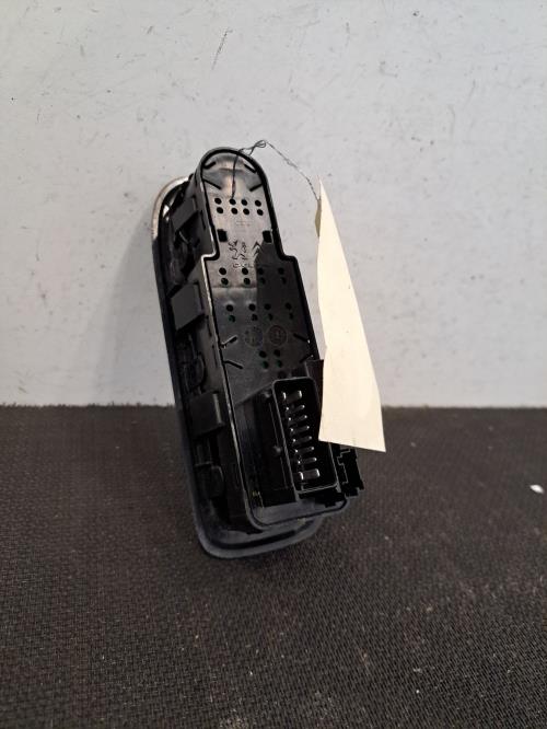 Image Interrupteur de leve vitre avant gauche - CITROEN C3 2