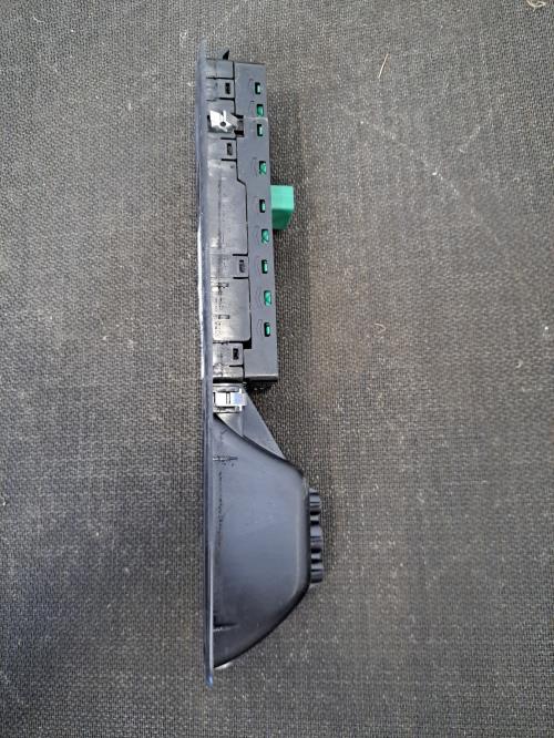 Image Interrupteur de leve vitre avant gauche - RENAULT MEGANE 3
