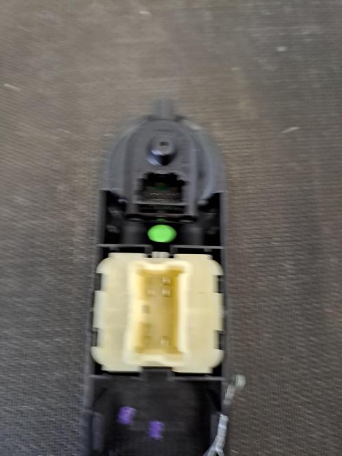 Image Interrupteur de leve vitre avant gauche - RENAULT CLIO 4