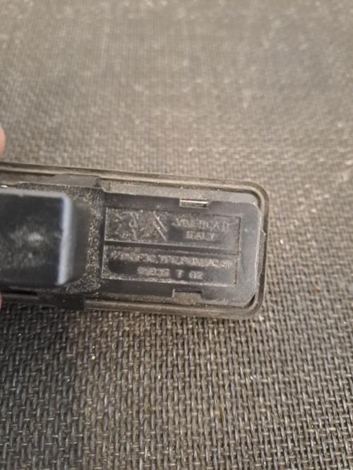 Image Bouton de coffre - CITROEN C4 CACTUS