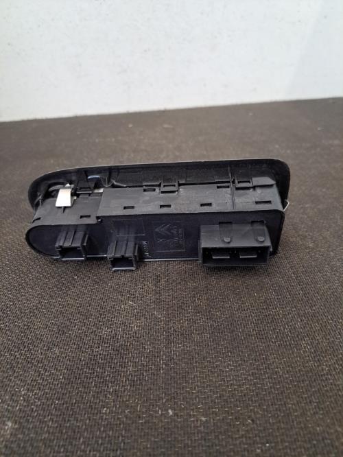 Image Interrupteur de leve vitre avant gauche - PEUGEOT 508 1 SW