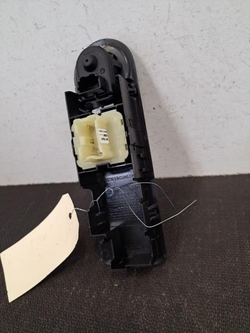 Image Interrupteur de leve vitre avant gauche - RENAULT CLIO 4