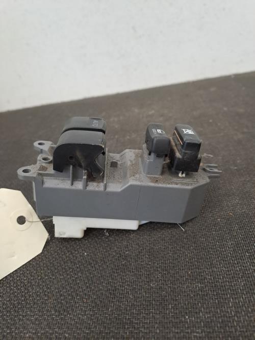 Image Interrupteur de leve vitre avant gauche - TOYOTA YARIS 2