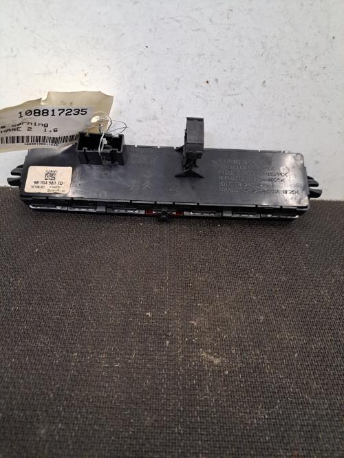 Image Bouton de warning - PEUGEOT 5008 1