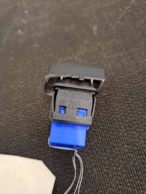 Image Bouton de warning - PEUGEOT 208 1