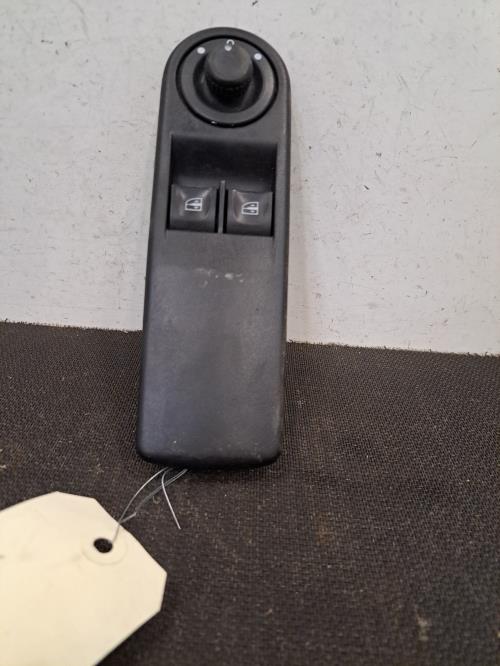 Image Interrupteur de leve vitre - RENAULT CLIO 4