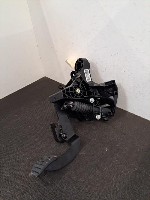 Image Pedale d'embrayage - RENAULT TRAFIC 3 COURT