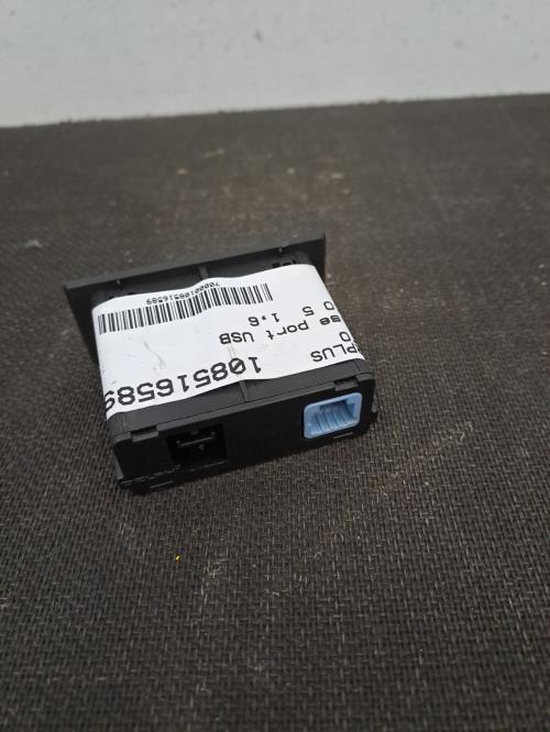 Image Prise port USB - RENAULT CLIO 5