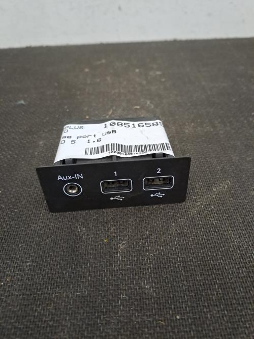 Image Prise port USB - RENAULT CLIO 5