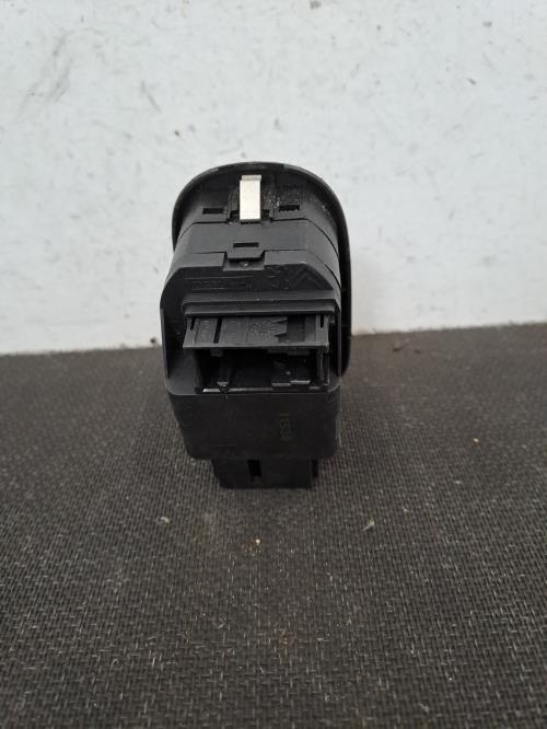 Image Interrupteur de leve vitre avant gauche - PEUGEOT 206