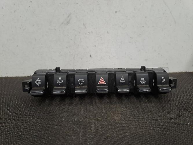 Image Bouton de warning - PEUGEOT 3008 1
