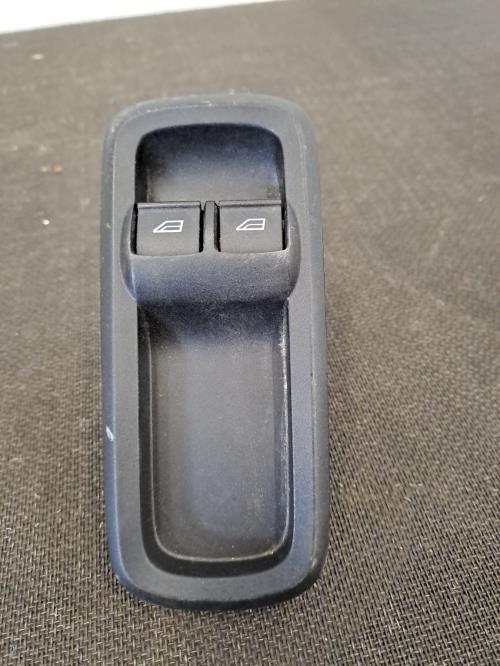 Image Interrupteur de leve vitre avant gauche - FORD FIESTA 6