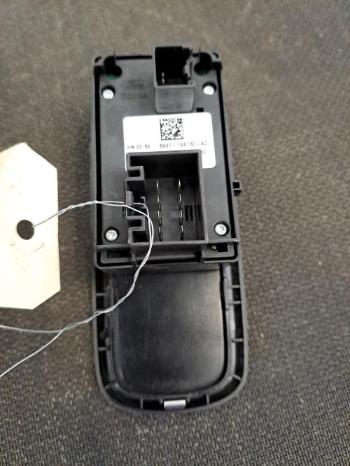 Image Interrupteur de leve vitre avant gauche - FORD FIESTA 6