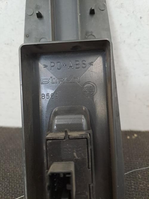Image Interrupteur de leve vitre avant droit - PEUGEOT BOXER 3