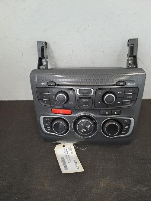 Image Facade autoradio - CITROEN C4 2