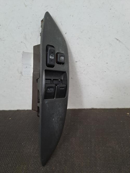 Image Interrupteur de leve vitre avant gauche - TOYOTA YARIS 1