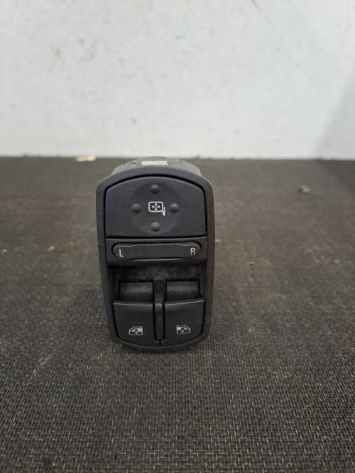 Image Interrupteur de leve vitre avant gauche - OPEL CORSA D