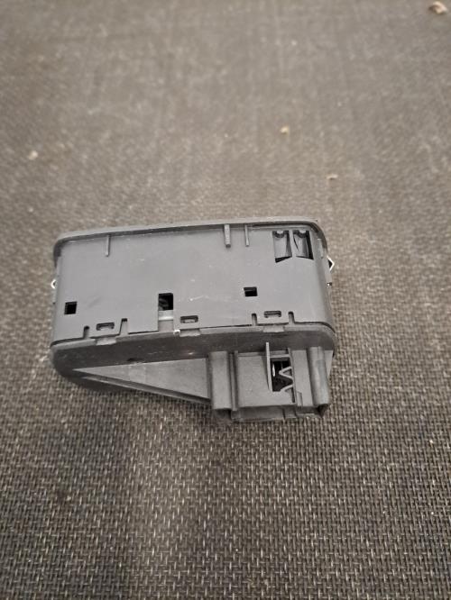 Image Interrupteur de leve vitre avant gauche - OPEL CORSA D