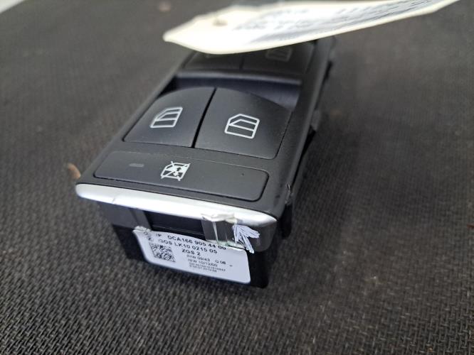 Image Interrupteur de leve vitre avant gauche - MERCEDES CLASSE B 246