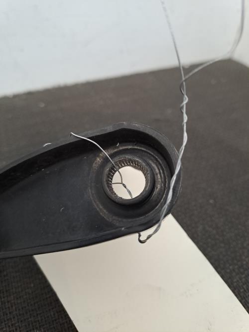 Image Bras essuie glace avant droit - PEUGEOT 208 1