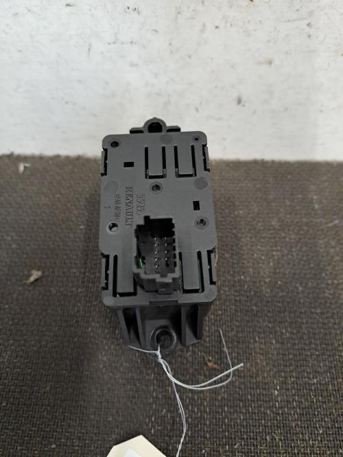 Image Poignee electrique frein a main - RENAULT SCENIC 3