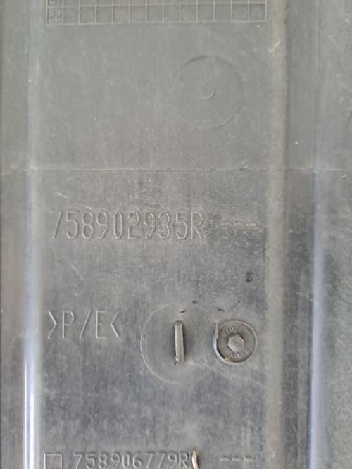 Image Cache sous moteur - RENAULT CLIO 4