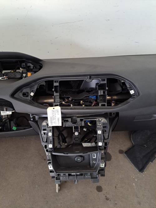 Image Planche de bord complete - PEUGEOT 308 2 SW