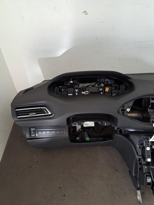 Image Planche de bord complete - PEUGEOT 308 2 SW