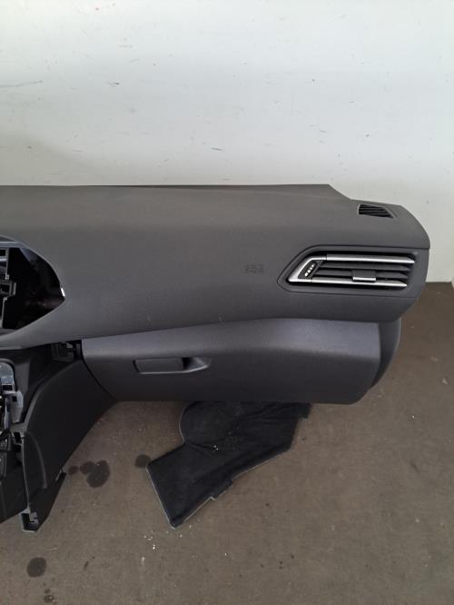 Image Planche de bord complete - PEUGEOT 308 2 SW