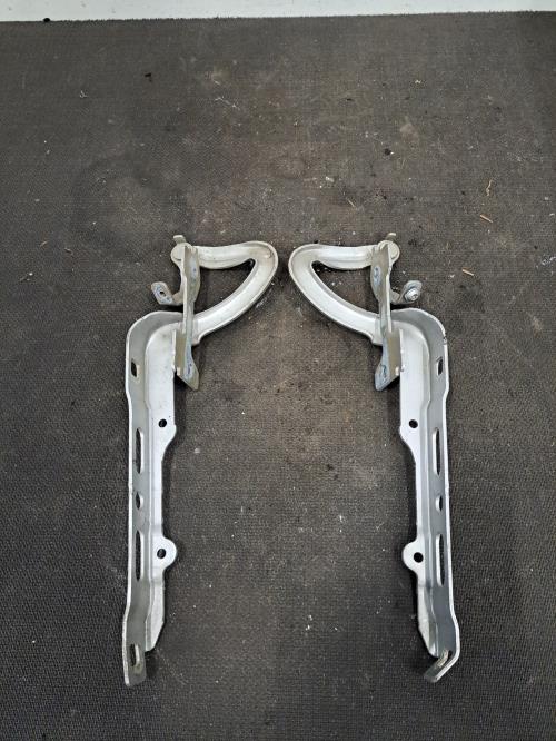 Image Charniere de capot - PEUGEOT 208 1