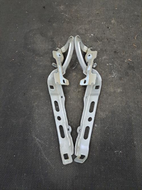 Image Charniere de capot - PEUGEOT 208 1