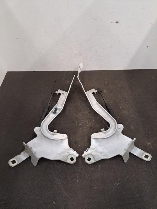 Image Charniere de capot - RENAULT SCENIC 3
