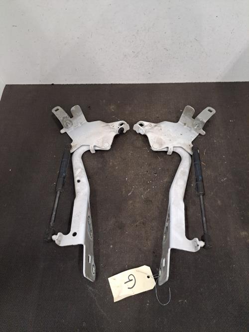 Image Charniere de capot - RENAULT SCENIC 3