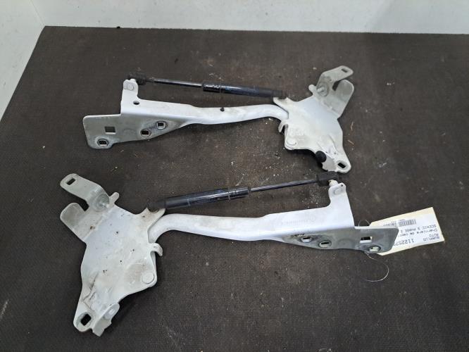 Image Charniere de capot - RENAULT SCENIC 3