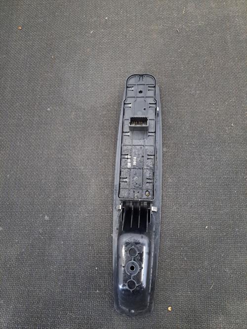 Image Interrupteur de leve vitre avant gauche - RENAULT SCENIC 3