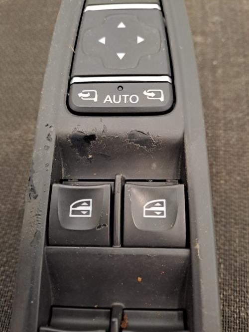 Image Interrupteur de leve vitre avant gauche - RENAULT CAPTUR 1