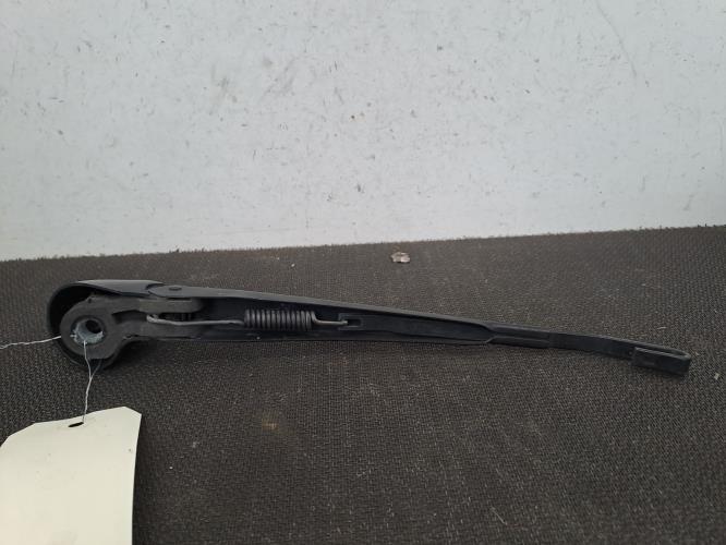 Image Bras essuie glace arriere - VOLKSWAGEN GOLF 4