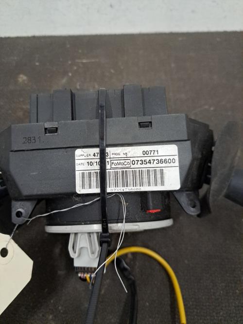 Image Com (Bloc Contacteur Tournant+Commodo Essuie Glace+Commodo Phare) - FORD KA 2